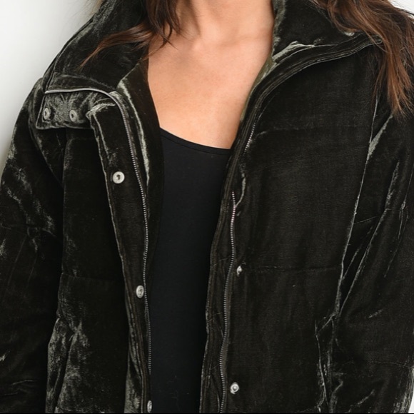 ❄️OLIVE VELVET PUFFER JACKET - Picture 3 of 6